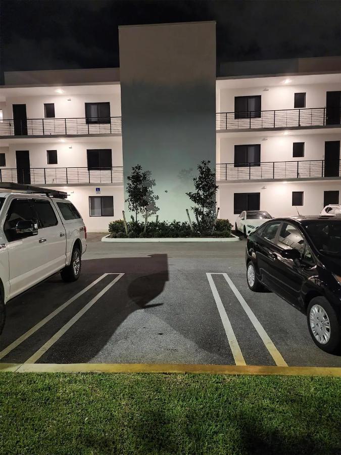 Lux Place And Cozy 3Beds 2Rooms Enjoy Life In Wpb Gym, Ev Station Nearby The Downtown And Beaches غرب شاطئ بالم المظهر الخارجي الصورة